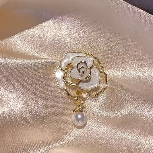 Broche rose nacrée perlée photo